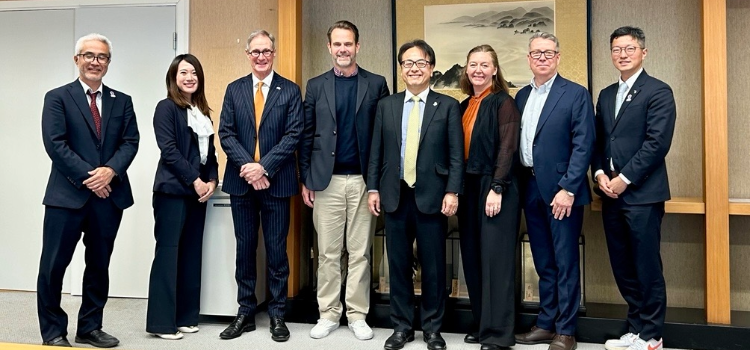Gruppbild från ambassadbesök i Stockholm